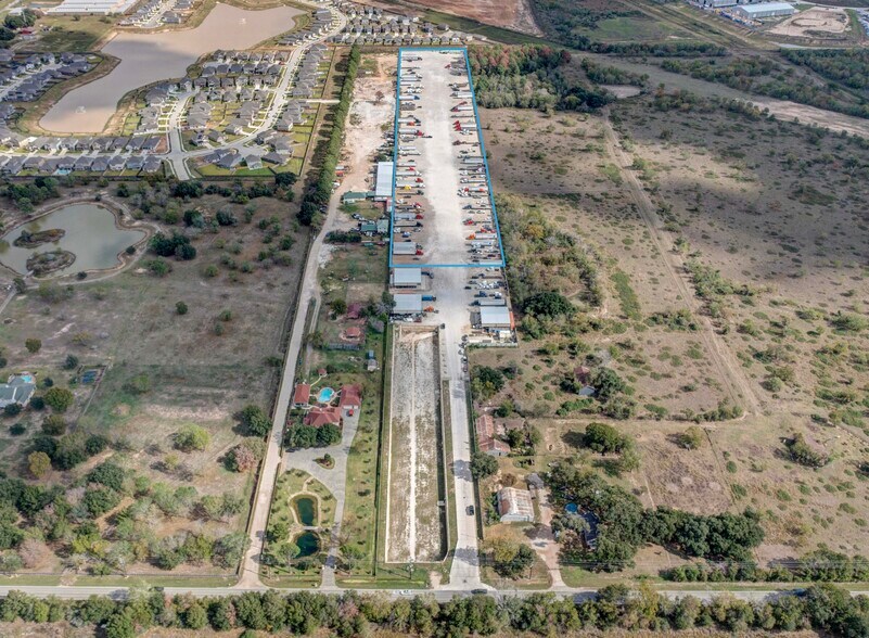 4524 Katy Hockley rd, Katy, TX à louer - Photo de l’immeuble – Image 2 sur 7