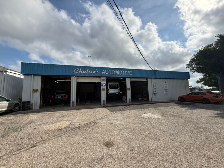 12732B Research Blvd, Austin, TX à vendre - Photo de l’immeuble – Image 2 sur 2