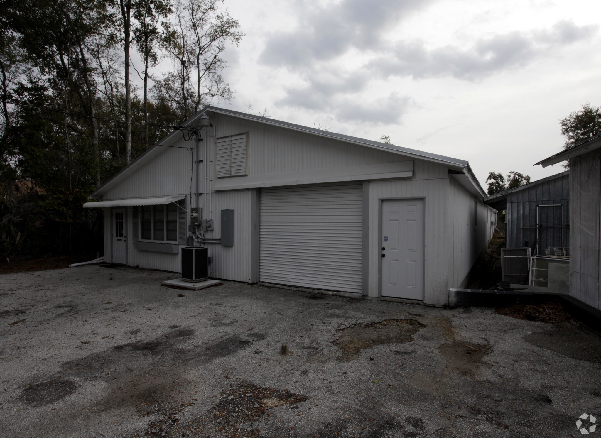 323 N Delaware Ave, Deland, FL à louer Photo principale– Image 1 sur 16