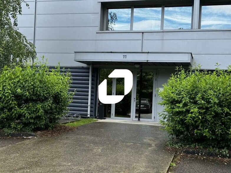 Bureau dans Fontaine à louer - Photo de l’immeuble – Image 2 sur 10