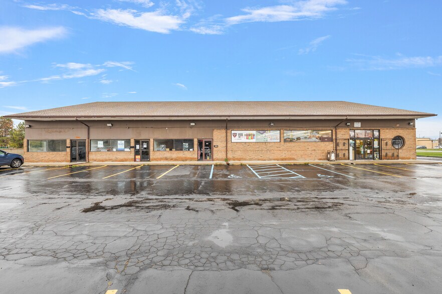 5625-5655 18 Mile Rd, Sterling Heights, MI à vendre - Photo de l’immeuble – Image 3 sur 40