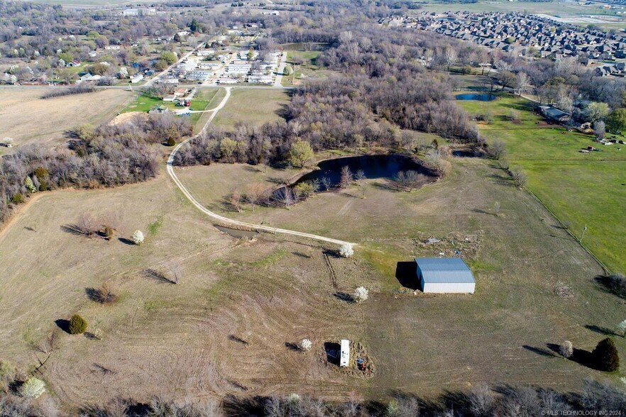 11920 E 126th St N, Collinsville, OK à vendre - Photo de l’immeuble – Image 3 sur 30