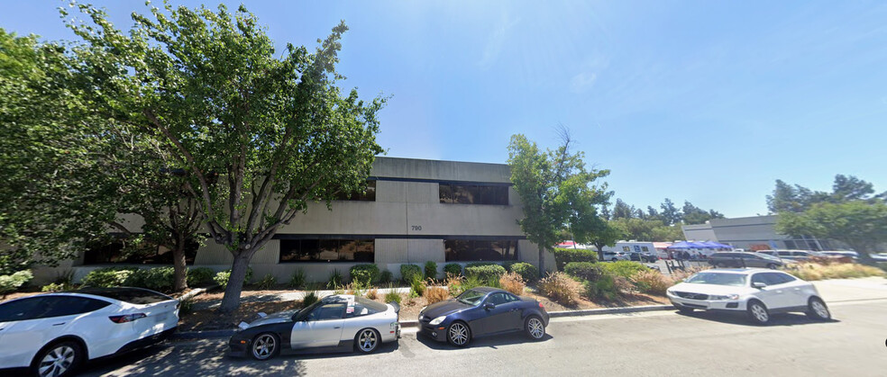 790 W Chestnut Ave, Monrovia, CA à louer - Photo de l’immeuble – Image 2 sur 4