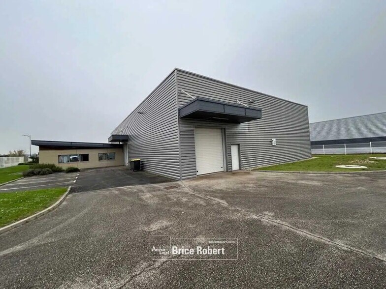 Bureau dans Vourles à louer - Photo de l’immeuble – Image 1 sur 5