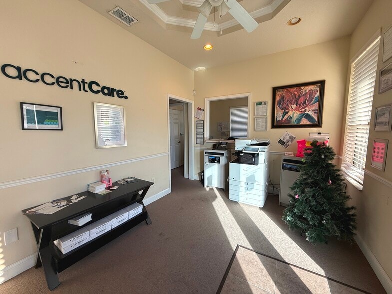 4881 NW Palm Coast Pky, Palm Coast, FL à louer - Photo intérieure – Image 2 sur 8