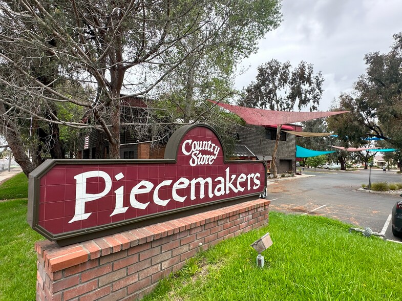 1720 Adams Ave, Costa Mesa, CA à vendre - Photo de l’immeuble – Image 2 sur 6