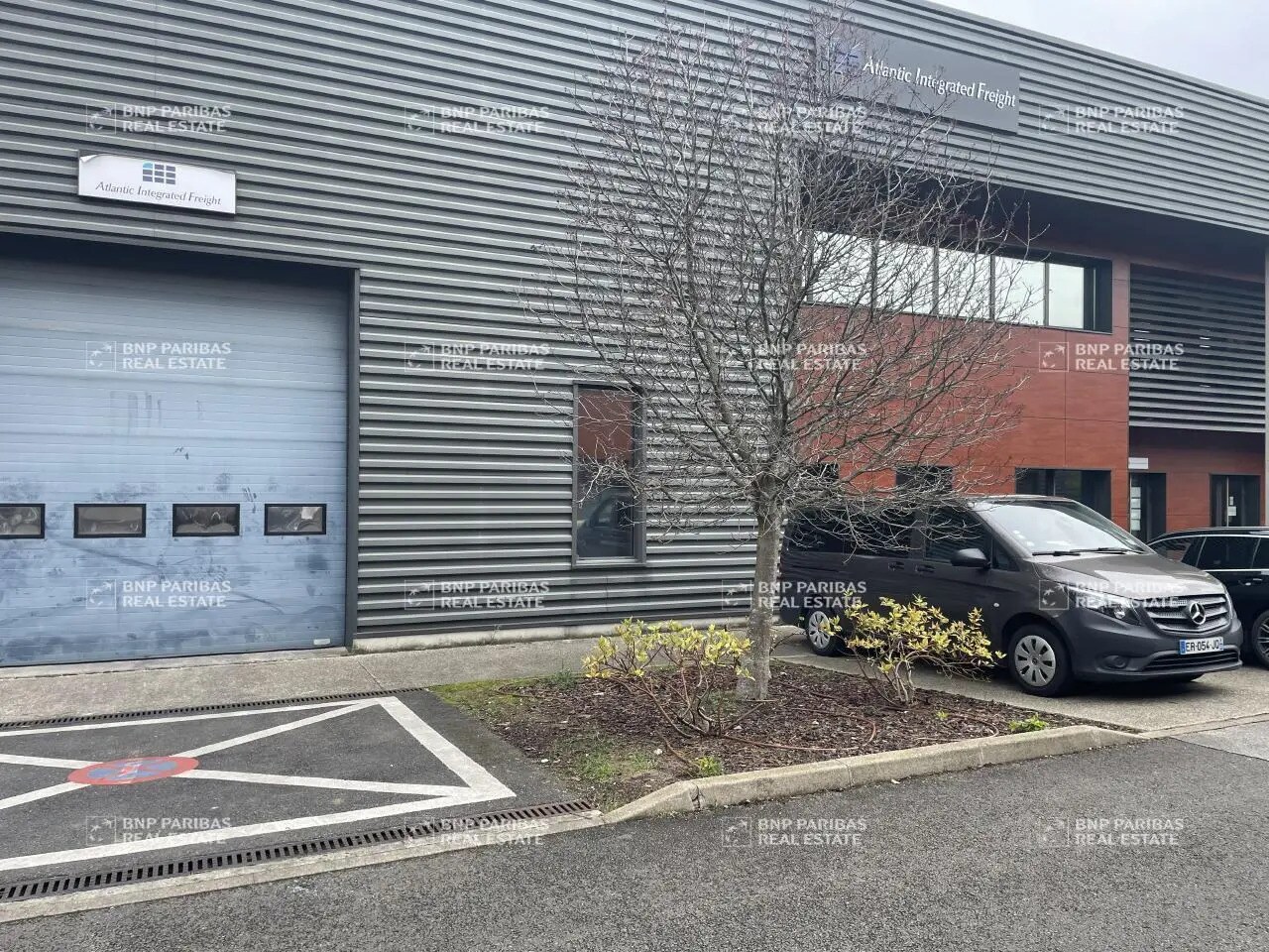 Industriel/Logistique dans Gonesse à louer Photo principale– Image 1 sur 8