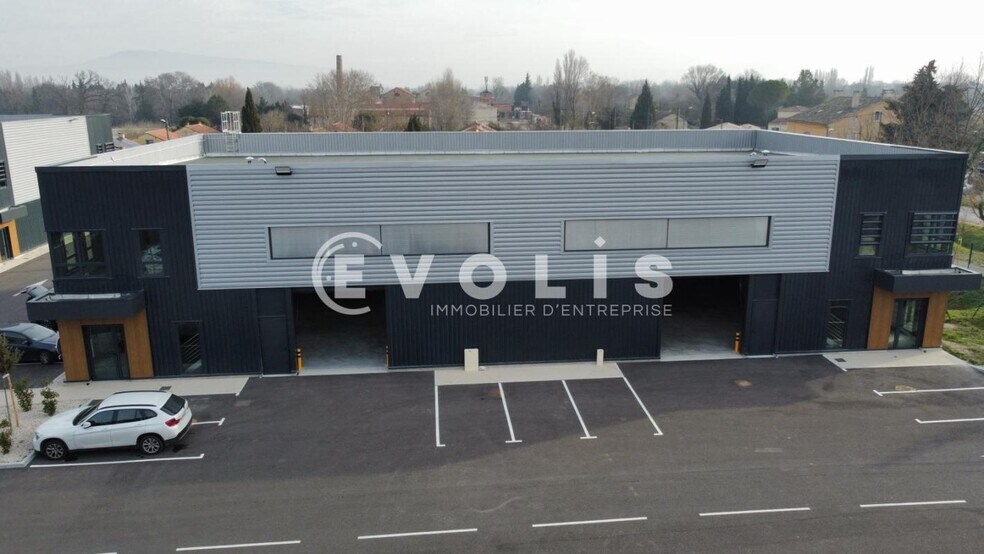 Local d’activités dans Vedène à louer - Photo de l’immeuble – Image 3 sur 9