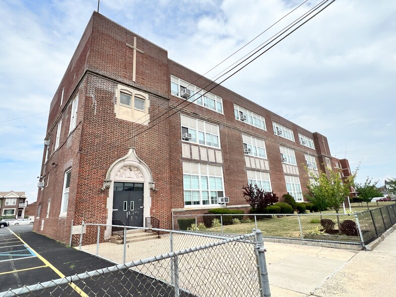 158-10 101st Street, Howard Beach, NY à louer - Photo de l’immeuble – Image 1 sur 24