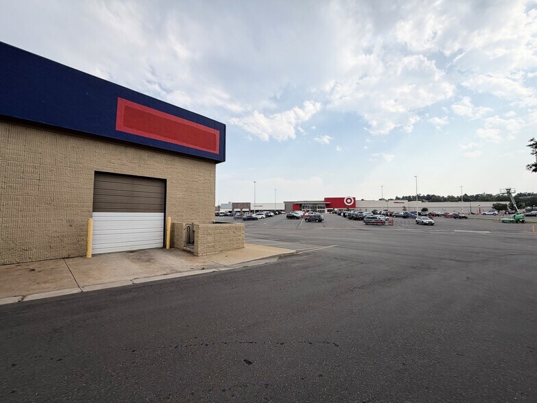 7999 Wadsworth Blvd, Arvada, CO à louer - Photo de l’immeuble – Image 3 sur 26