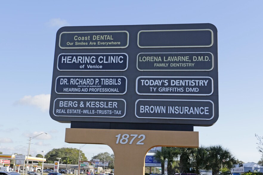 1872 Tamiami Trl S, Venice, FL à louer - Photo de l’immeuble – Image 1 sur 7