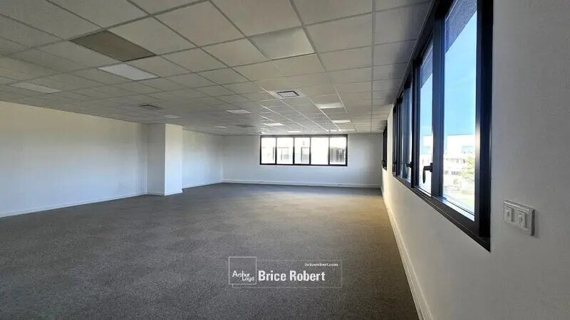 Bureau dans Dardilly à louer - Photo de l’immeuble – Image 2 sur 14