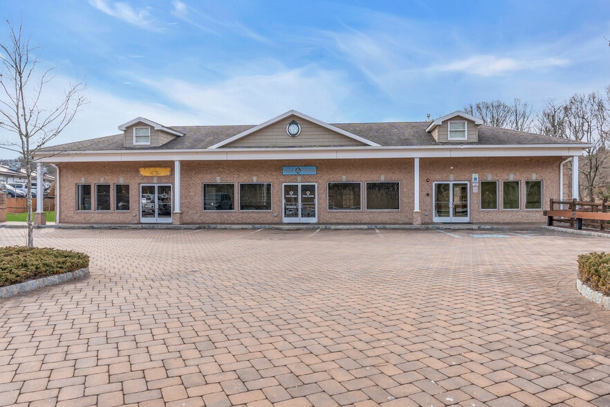 910 Perrineville Rd, Millstone Township, NJ à vendre - Photo principale – Image 1 sur 14