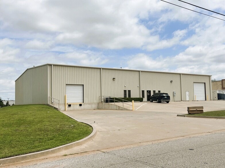 101 E Hill St, Oklahoma City, OK à louer - Photo de l’immeuble – Image 1 sur 7