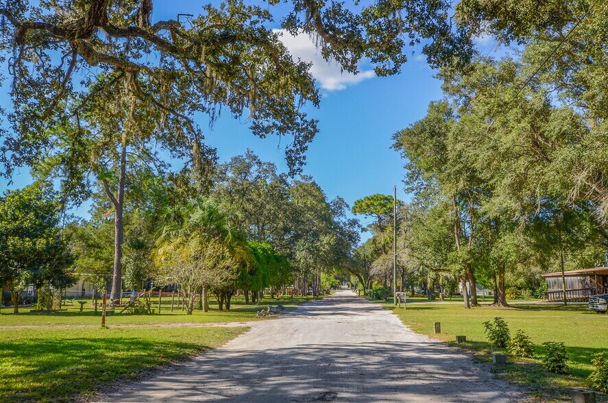20303 Old Somerset Acres Ln, Spring Hill, FL à vendre - Photo de l’immeuble – Image 2 sur 116
