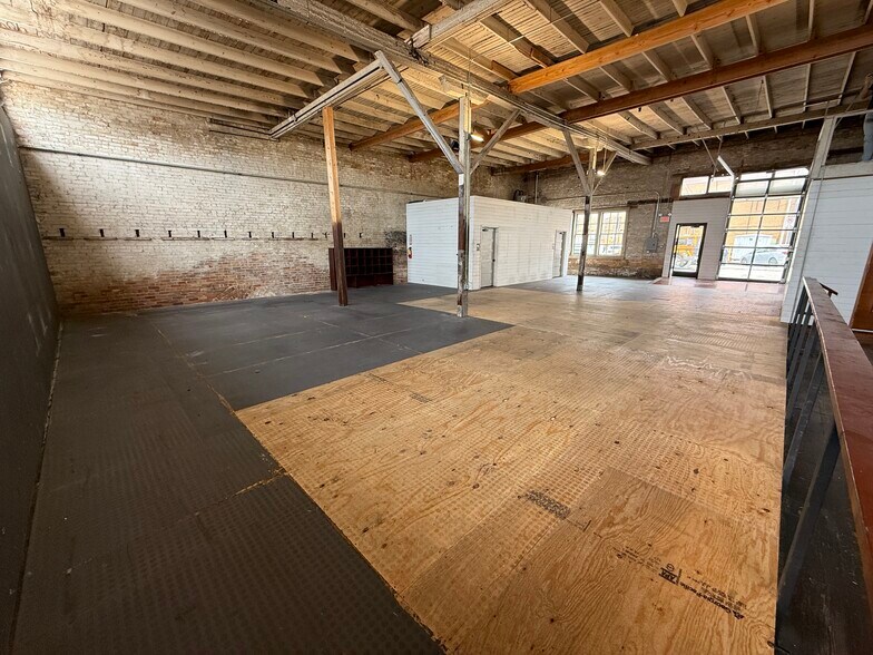 109 W Walnut St, Denton, TX à louer - Photo de l’immeuble – Image 3 sur 6