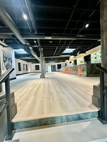 169 W Putnam Ave, Greenwich, CT à louer - Photo de l’immeuble – Image 2 sur 24