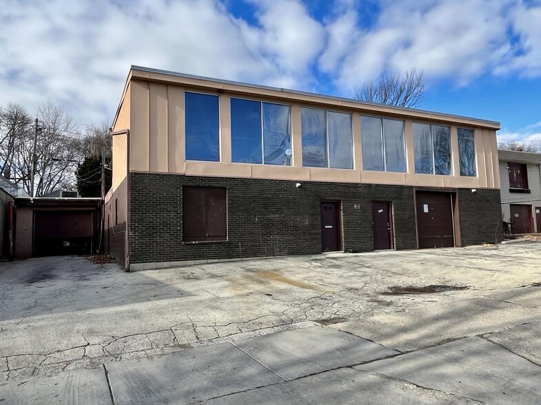 605 S 94th St, Milwaukee, WI à vendre - Photo de l’immeuble – Image 1 sur 9