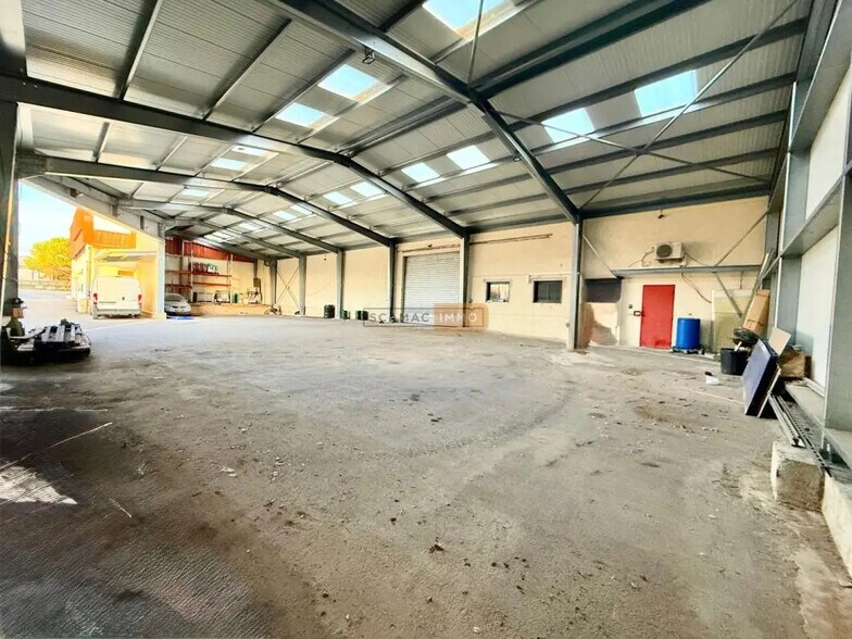 Industriel/Logistique dans Puget-sur-Argens à louer - Photo de l’immeuble – Image 2 sur 13