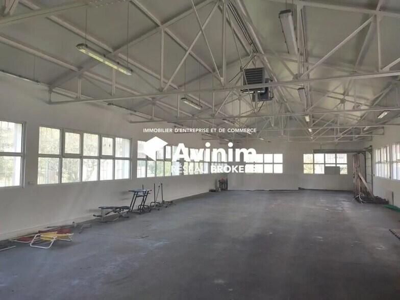 Local d’activités dans Cluses à louer - Photo intérieure – Image 2 sur 3