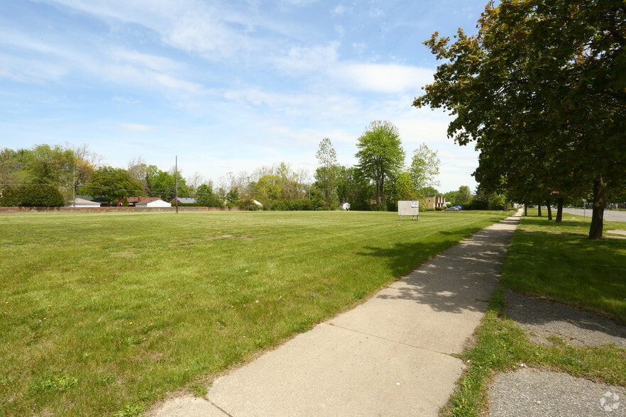 28800 Joy Rd, Livonia, MI à vendre - Photo principale – Image 1 sur 3