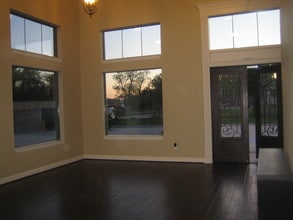320 E Main St, Lewisville, TX à louer Photo intérieure– Image 2 sur 10