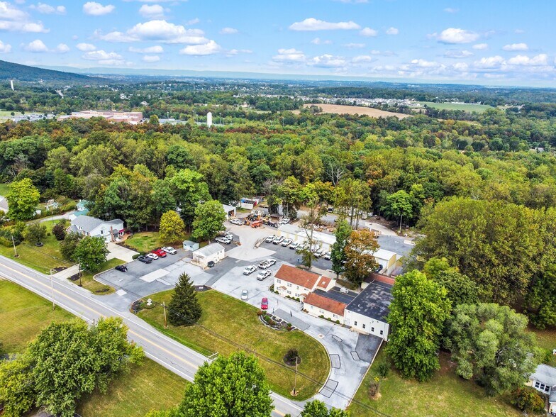 65 Carlisle Rd, Dillsburg, PA à vendre - Photo de l’immeuble – Image 3 sur 3
