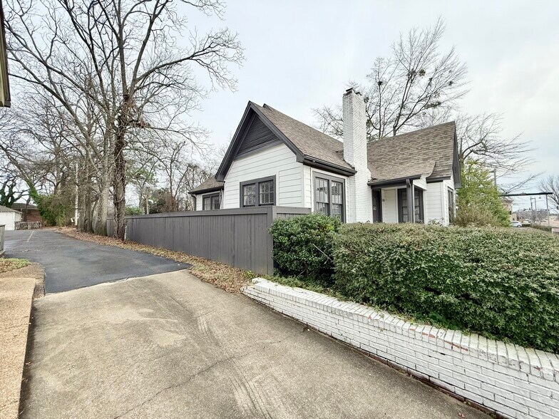 208 N Gloster St, Tupelo, MS à vendre - Photo de l’immeuble – Image 3 sur 26