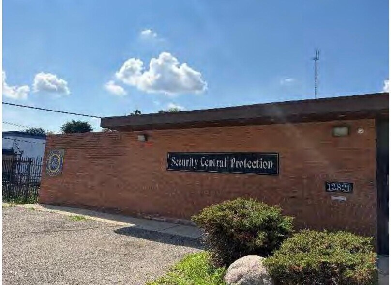 12821 Capital St, Oak Park, MI à vendre - Photo de l’immeuble – Image 2 sur 36