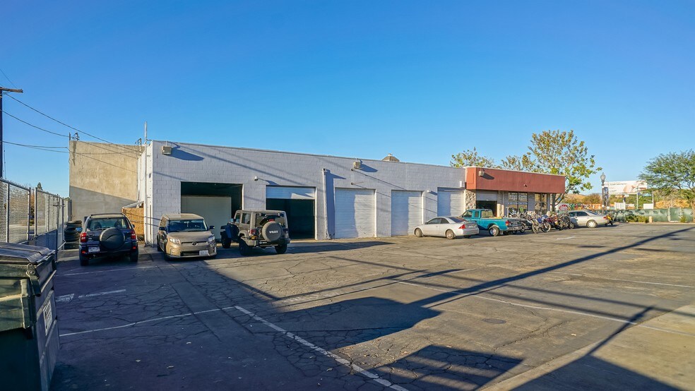 24421 Main St, Santa Clarita, CA à louer - Photo de l’immeuble – Image 2 sur 10
