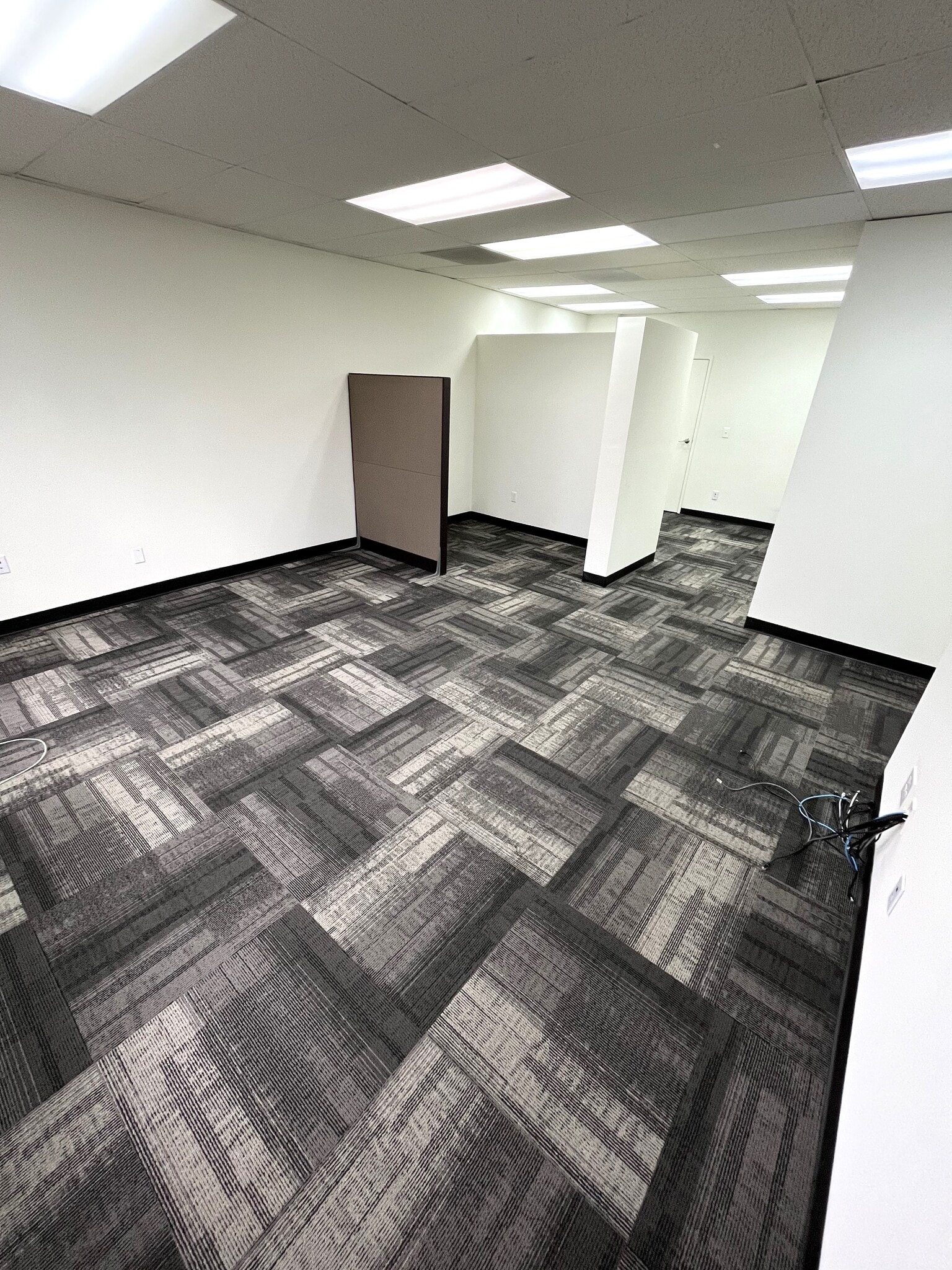 595 W Lambert Rd, Brea, CA à louer Photo intérieure– Image 1 sur 8