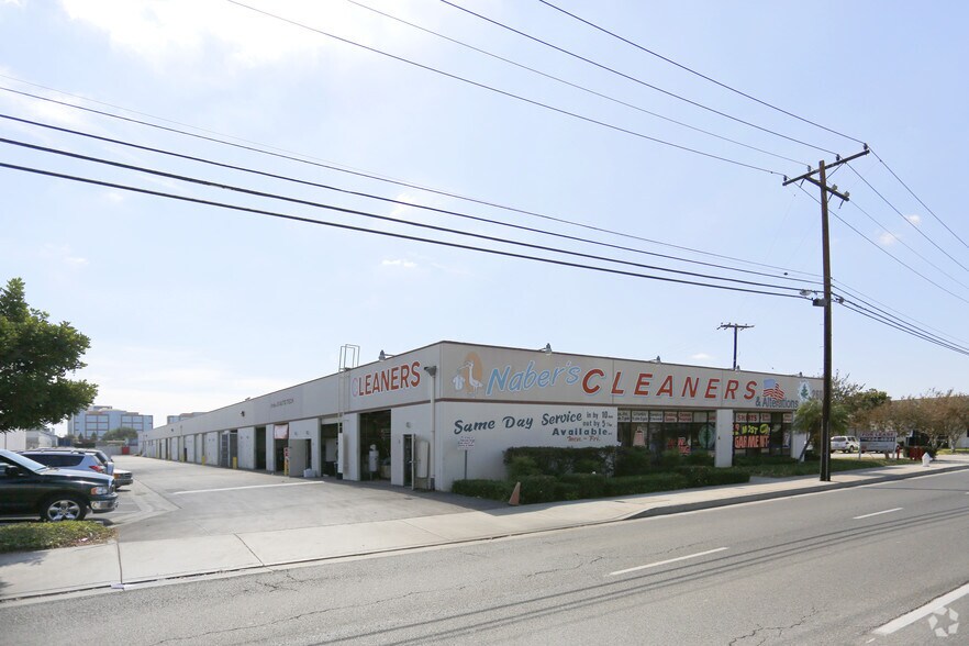 260 E Dyer Rd, Santa Ana, CA à louer - Photo de l’immeuble – Image 2 sur 8