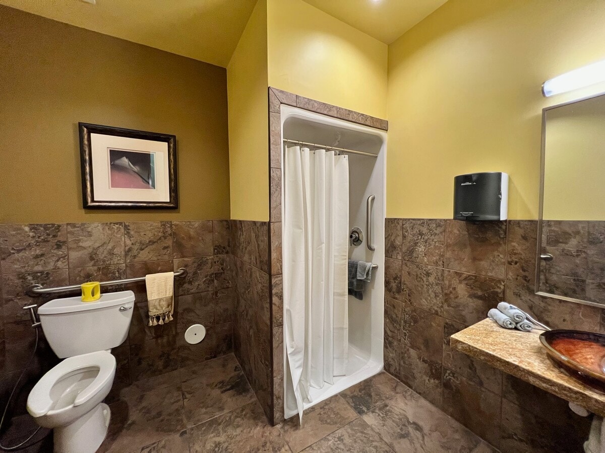 9515 W Camelback Rd, Phoenix, AZ 85037 - Lot 108 -  - Photo intérieure - Image 2 of 18