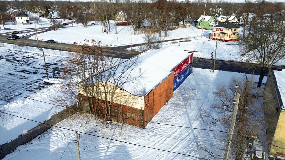 1545 Martin L King Ave, Flint, MI à vendre - Photo de l’immeuble – Image 3 sur 6