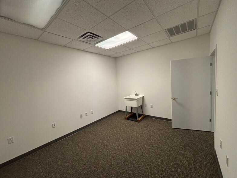 2704 Exchange Dr, Wilmington, NC à louer - Photo de l’immeuble – Image 3 sur 11