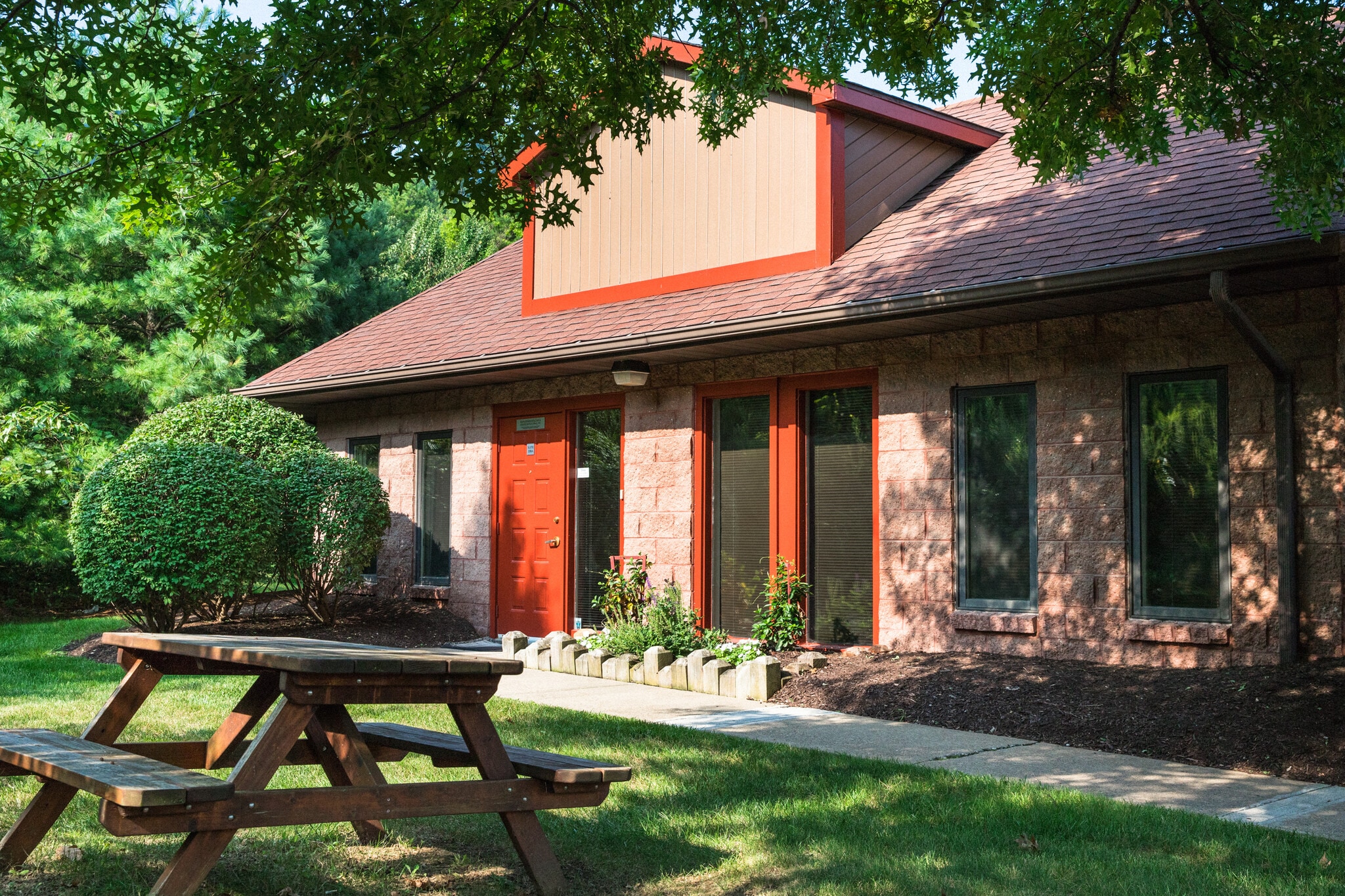 100 Emerson Ln, Bridgeville, PA à louer Photo de l’immeuble– Image 1 sur 4