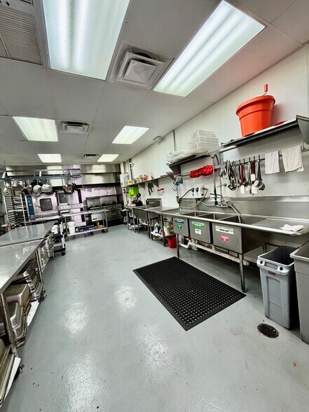 7180-7194 SW 47th St, Miami, FL à vendre - Photo de l’immeuble – Image 2 sur 7