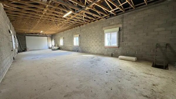 Local d'activités dans Saint-Estève à vendre - Photo intérieure – Image 1 sur 2