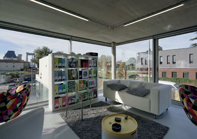 Bureau dans Lormont à louer - Photo de l’immeuble – Image 2 sur 11