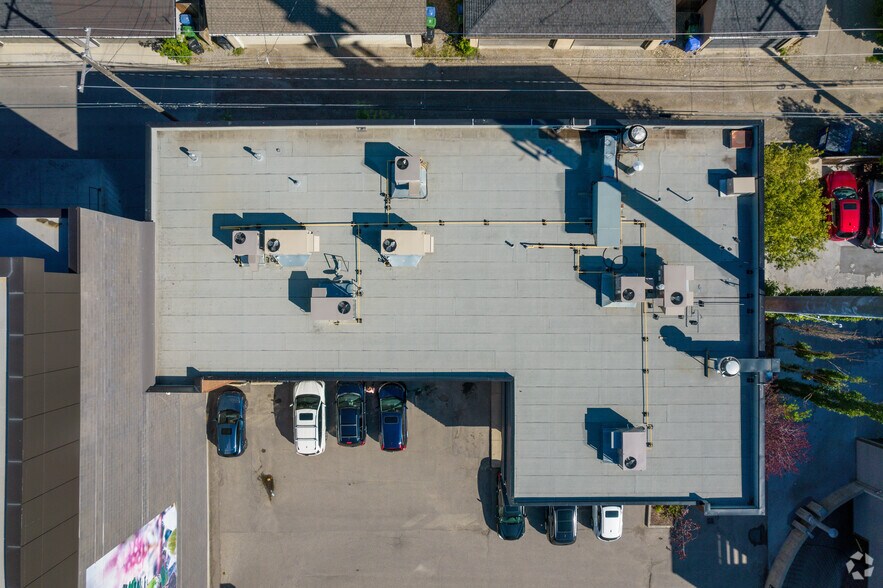 2022-2032 33rd Ave SW, Calgary, AB à louer - Aérien – Image 3 sur 5