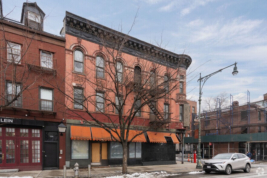 305 W 10th St, New York, NY à louer - Photo de l’immeuble – Image 3 sur 6