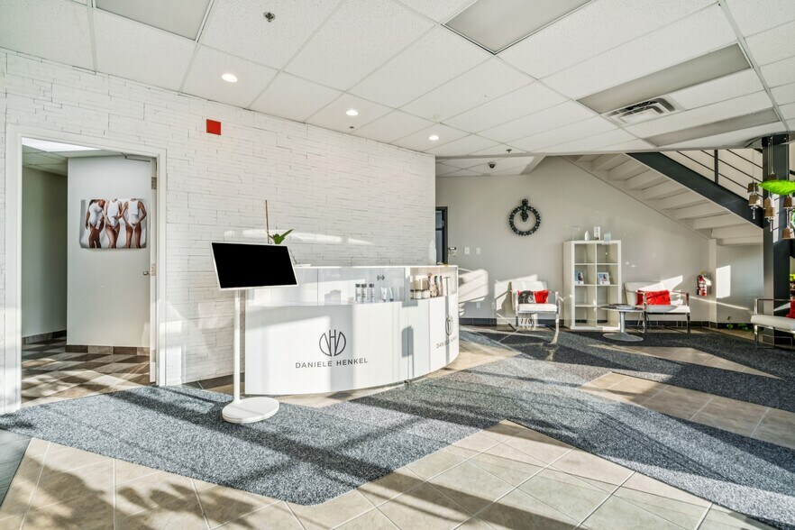9251-9283 Thimens Rue, Pierrefonds, QC à vendre - Photo de l’immeuble – Image 3 sur 10