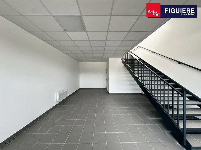 Local d'activités dans Rousset à vendre - Photo intérieure – Image 2 sur 14