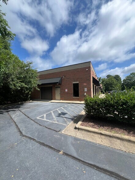 1101 Nowell Rd, Raleigh, NC à louer - Photo de l’immeuble – Image 2 sur 13