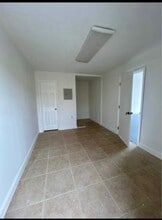 1620-1646 SE Village Green Dr, Port, Port Saint Lucie, FL à louer Photo intérieure– Image 2 sur 2