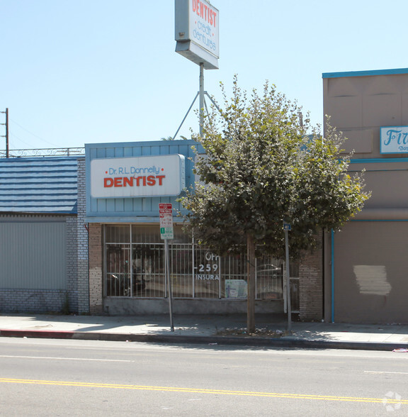 962 W Manchester Ave, Los Angeles, CA à louer - Photo de l’immeuble – Image 2 sur 5