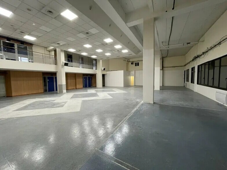 Local d’activités dans Drancy à louer - Photo de l’immeuble – Image 3 sur 8