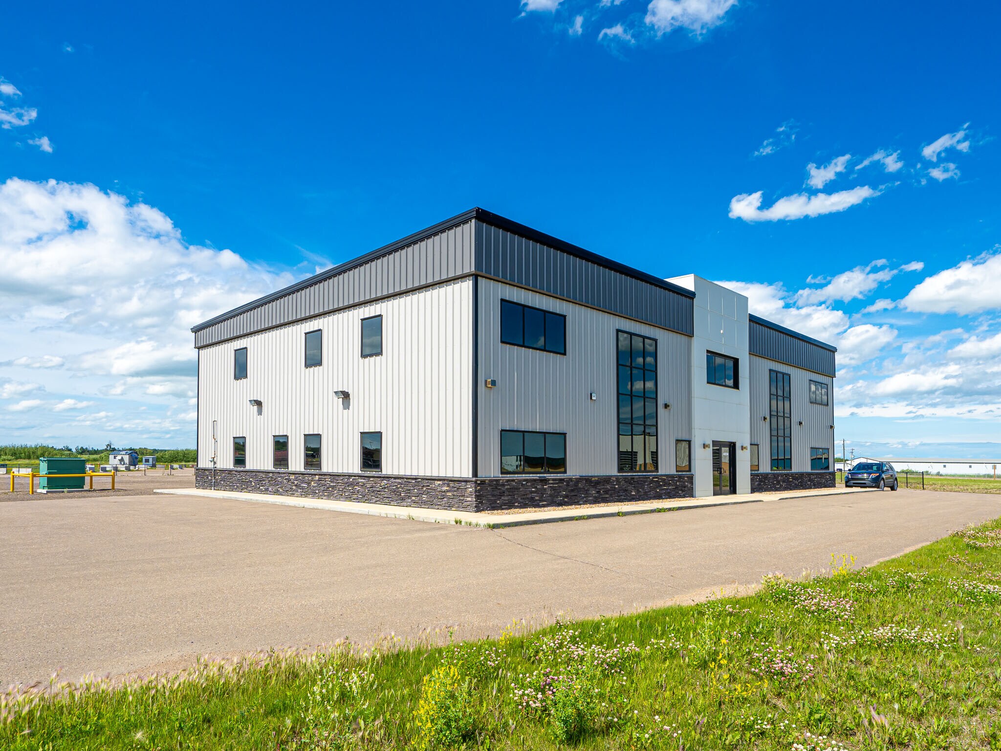 88 Auto rd, Lloydminster, AB à louer Photo de l’immeuble– Image 1 sur 30