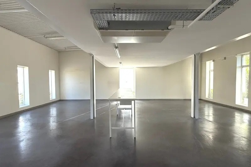 Bureau dans Lunel à vendre - Photo de l’immeuble – Image 2 sur 11