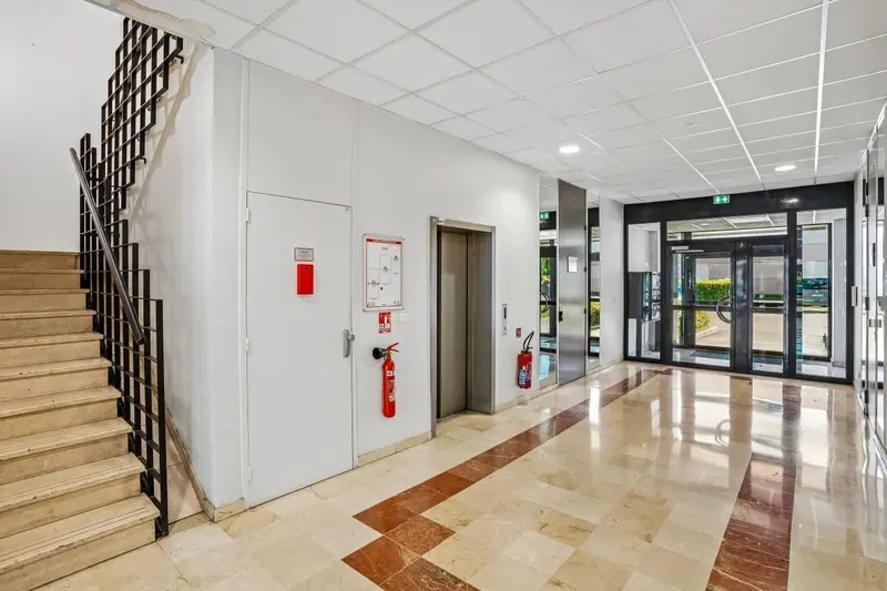Bureau dans Rosny-sous-Bois à vendre - Hall d’entrée – Image 2 sur 14